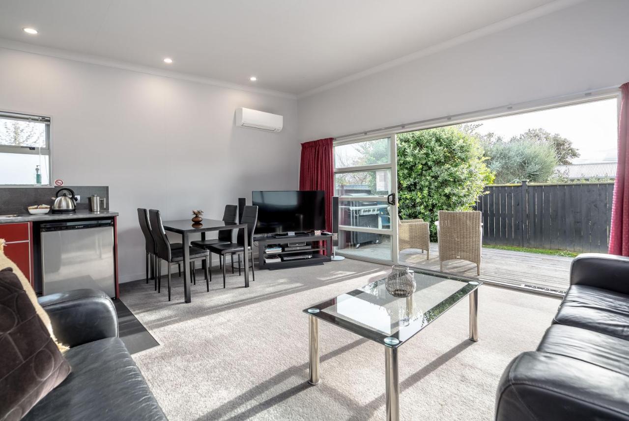 Two Four Cologne Villa Martinborough Luaran gambar