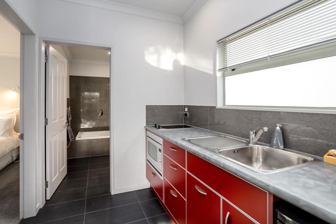 Two Four Cologne Villa Martinborough Luaran gambar