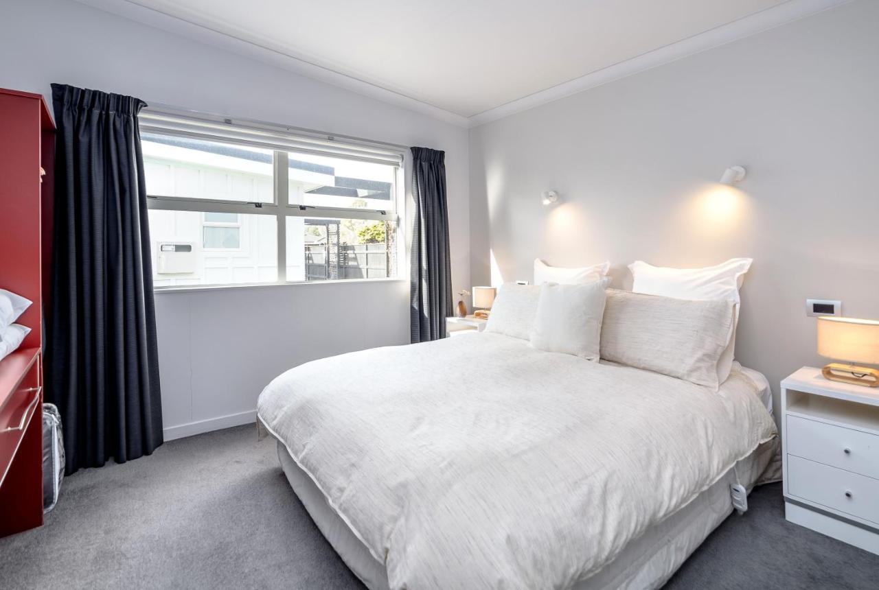 Two Four Cologne Villa Martinborough Luaran gambar
