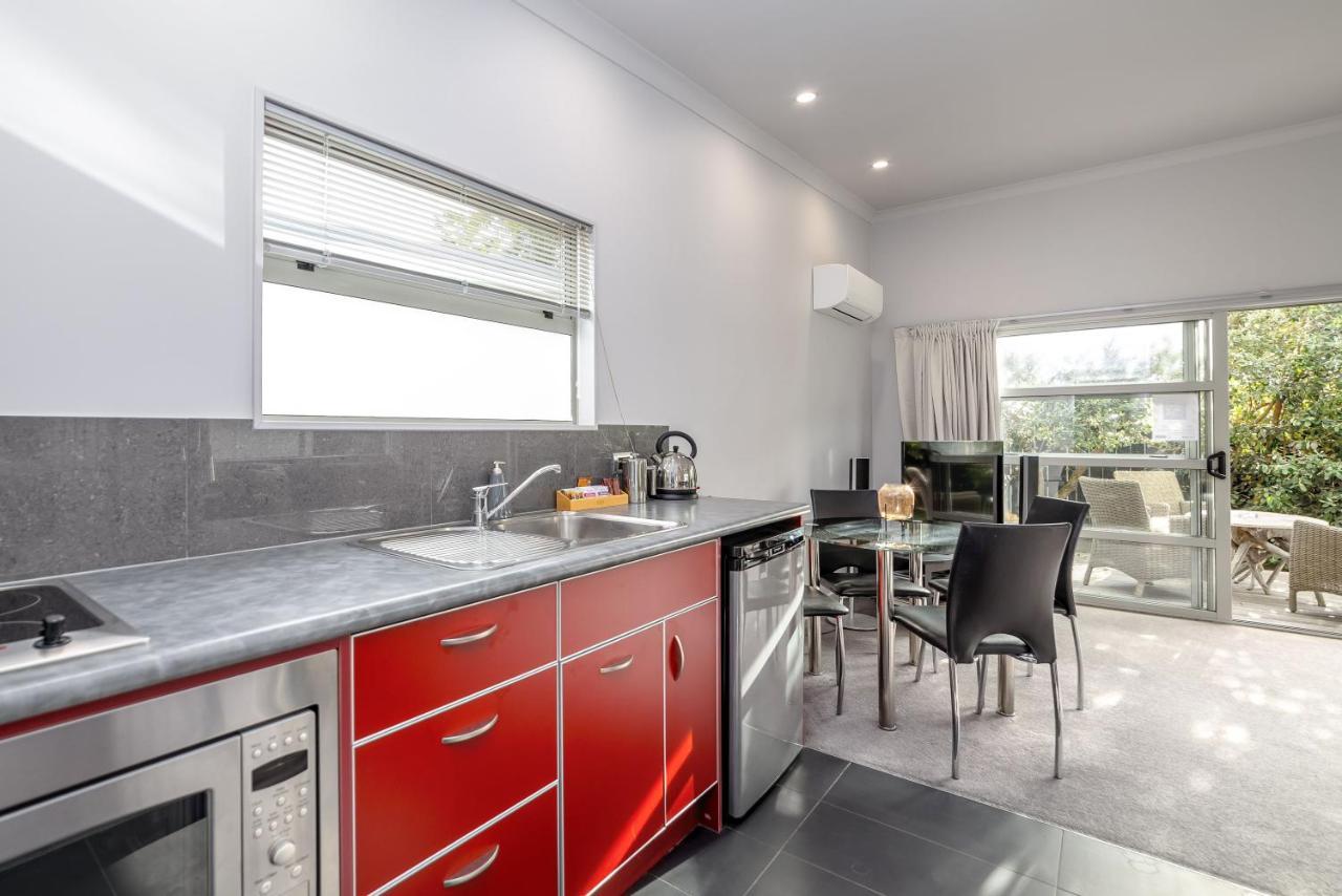 Two Four Cologne Villa Martinborough Luaran gambar