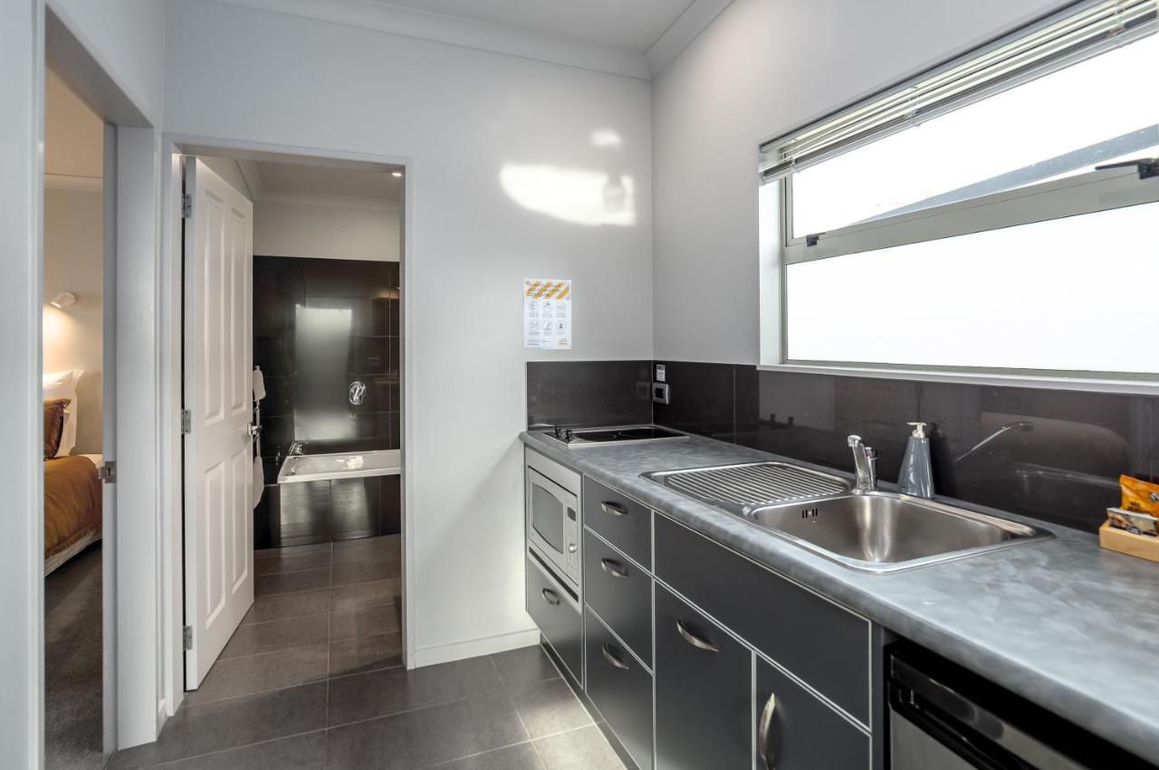 Two Four Cologne Villa Martinborough Luaran gambar