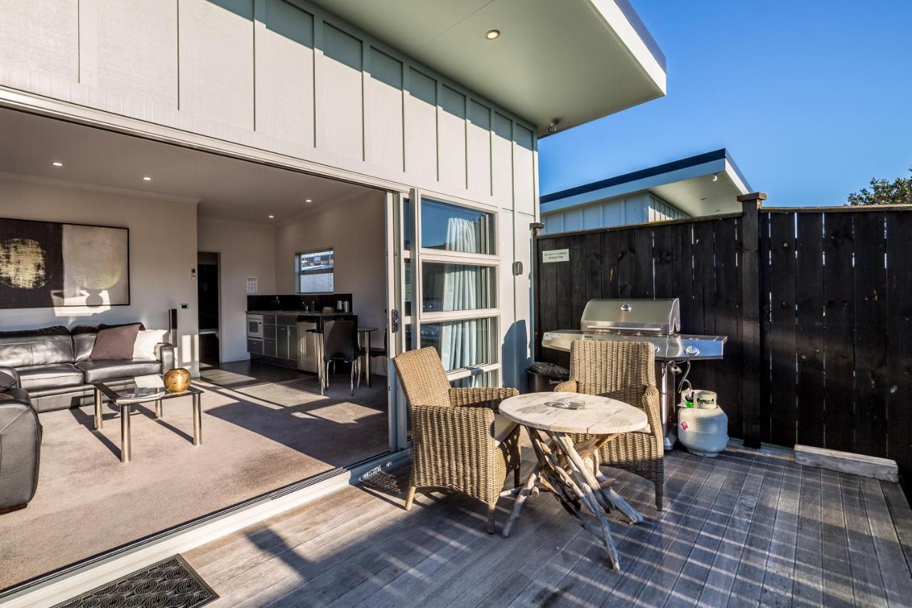 Two Four Cologne Villa Martinborough Luaran gambar