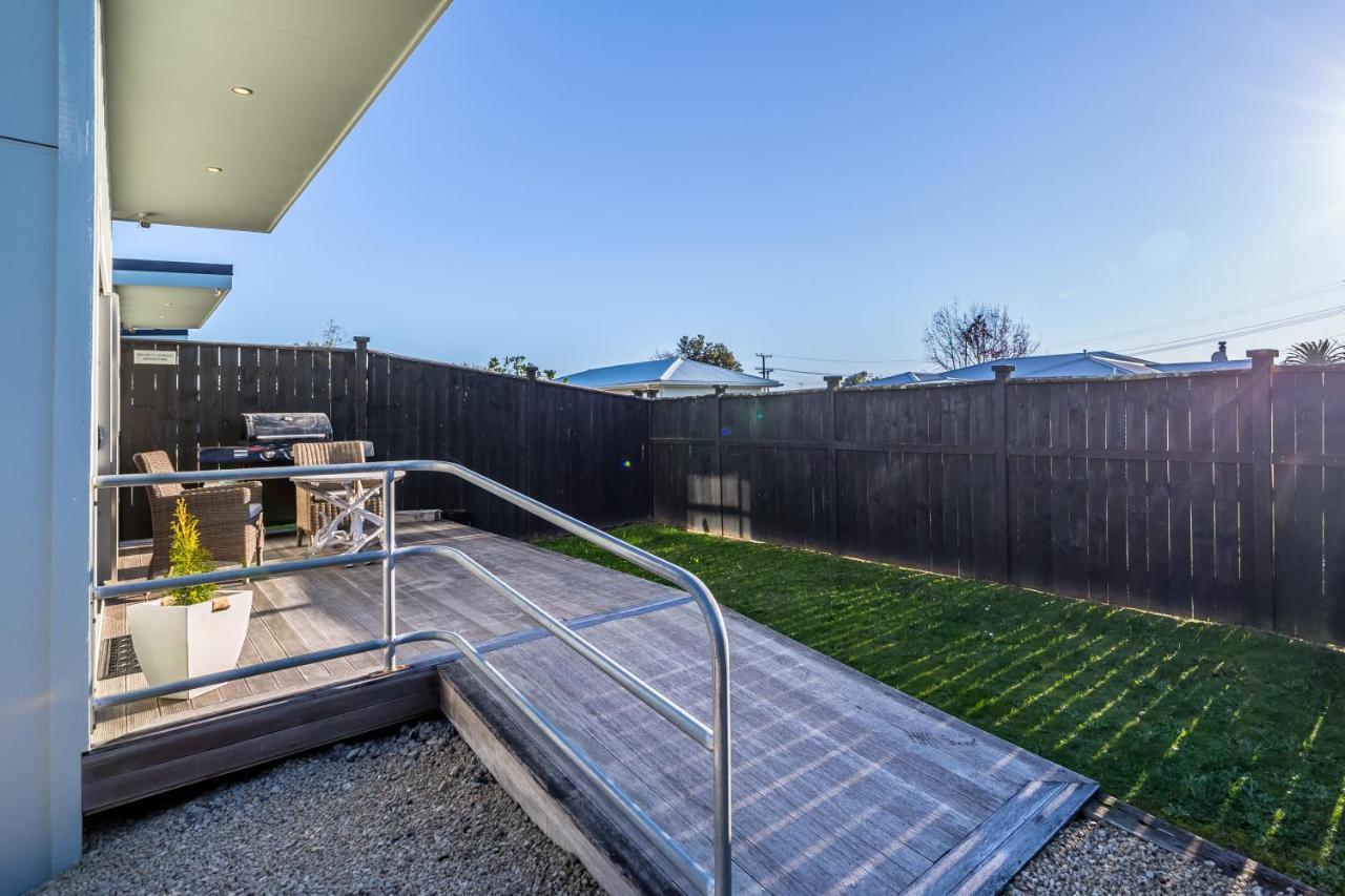 Two Four Cologne Villa Martinborough Luaran gambar