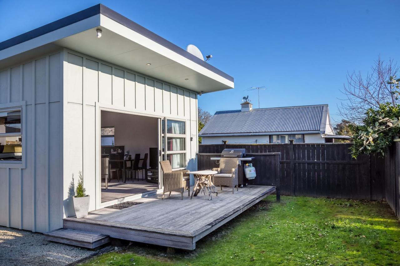 Two Four Cologne Villa Martinborough Luaran gambar