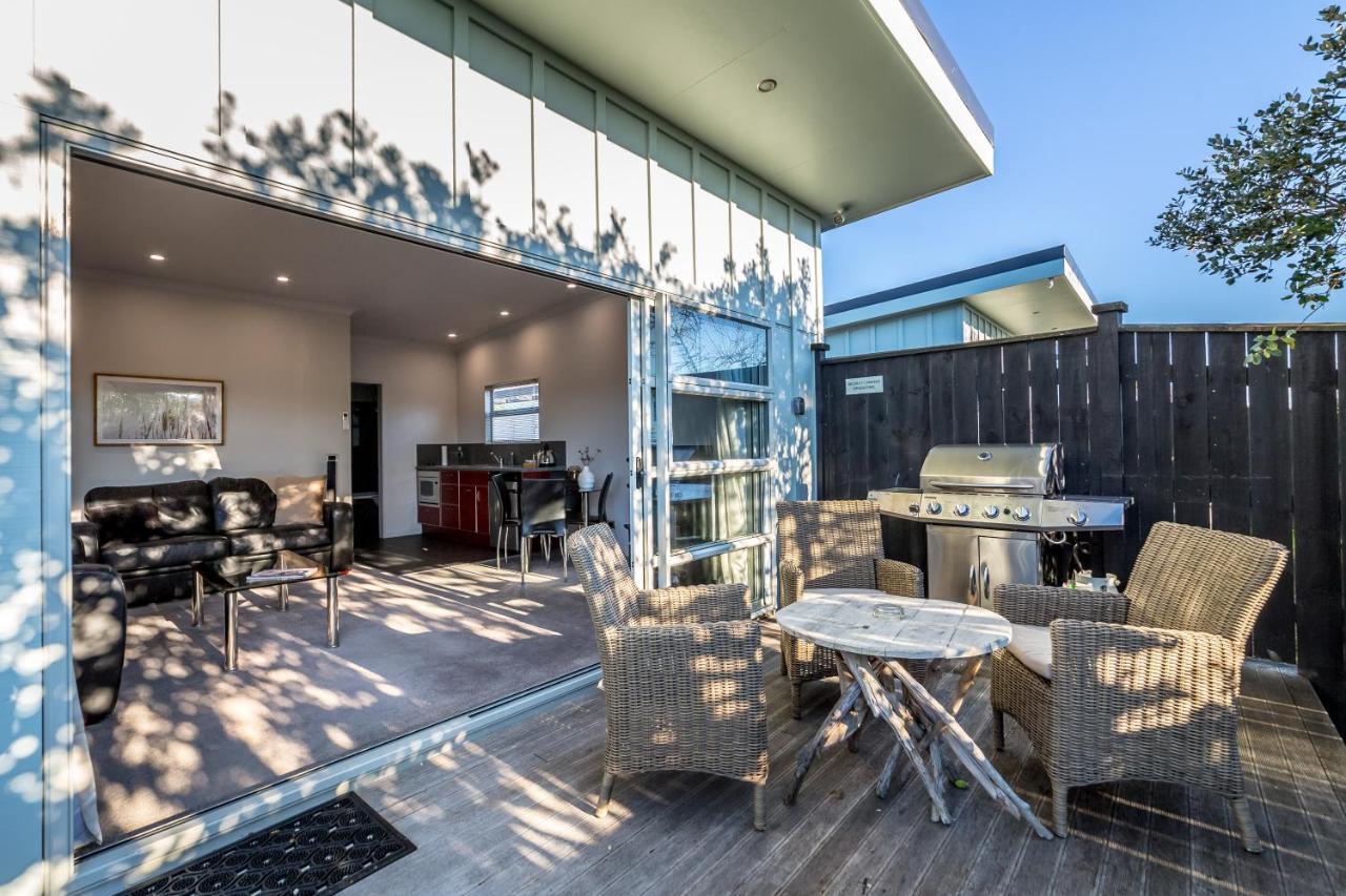 Two Four Cologne Villa Martinborough Luaran gambar