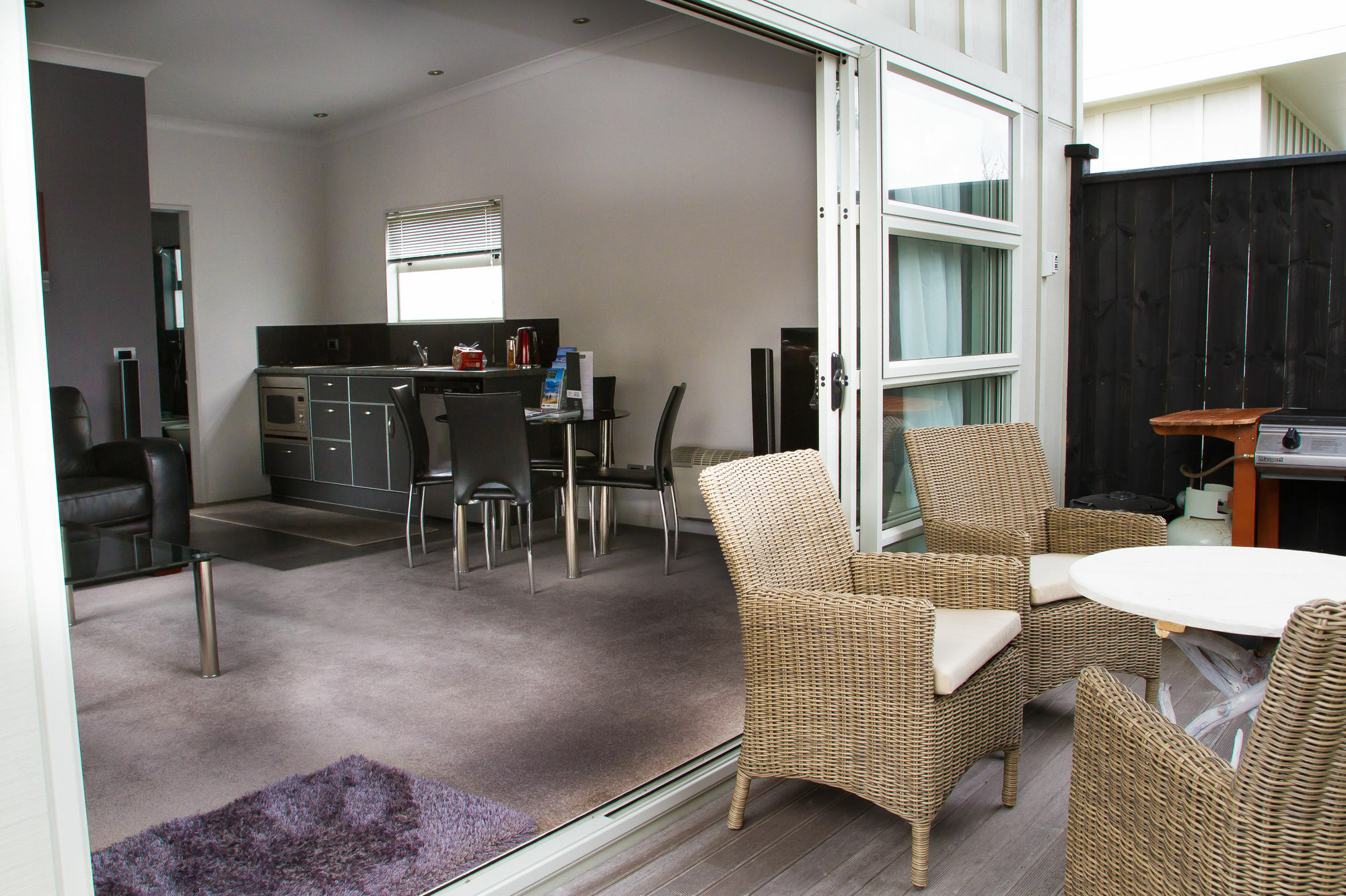 Two Four Cologne Villa Martinborough Luaran gambar